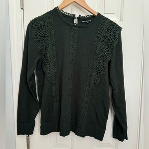 Green pullover sweater, crochet detail